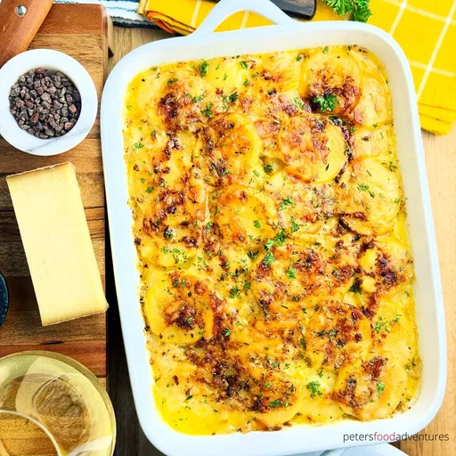 Patatas gratinadas con queso Gruyère