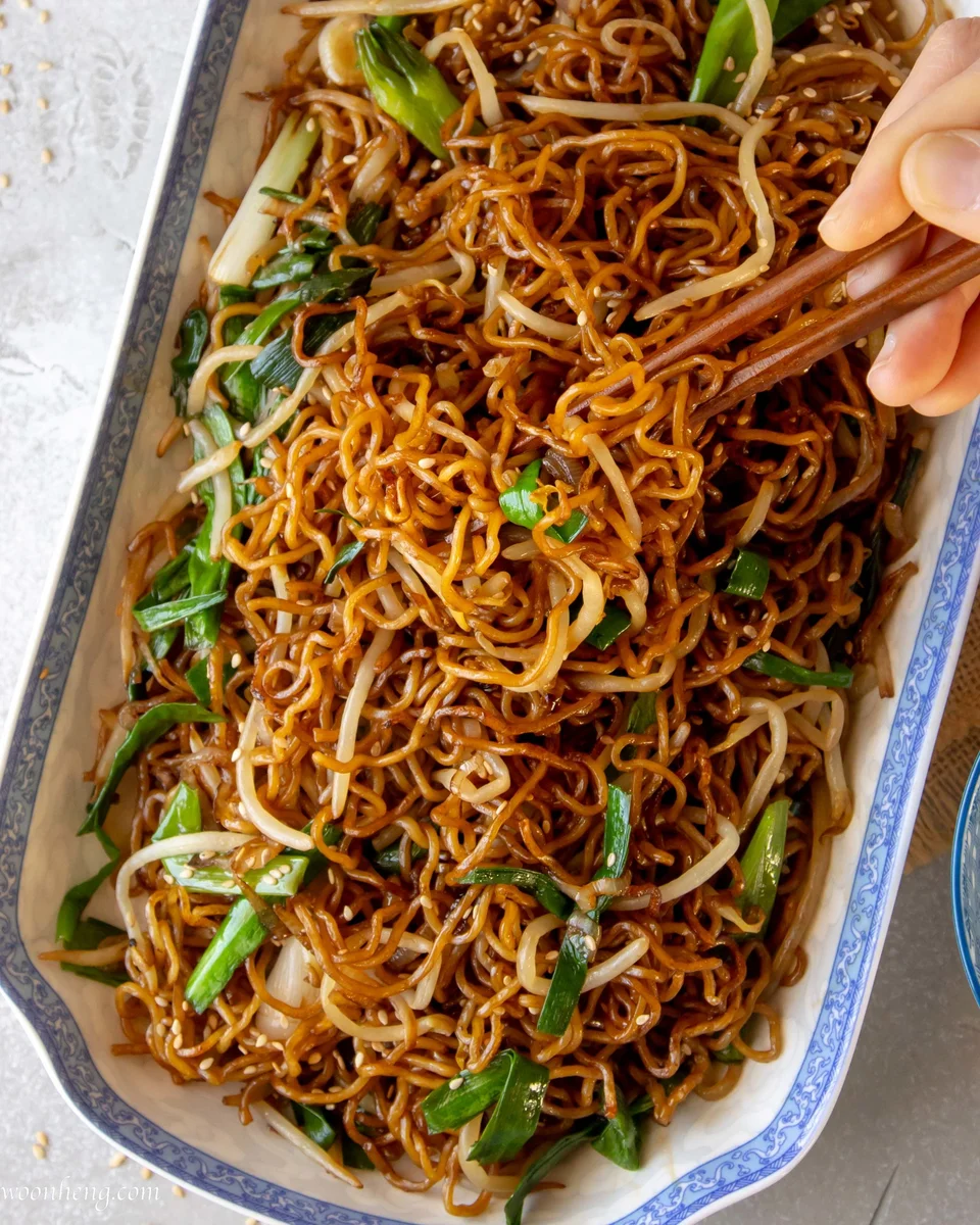 Cantonese Soy Sauce Fried Noodle - 豉油皇炒麵