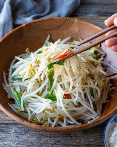 Easy Mung Bean Sprouts Stir Fry - 炒豆芽