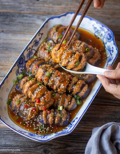 Berenjena rellena de cerdo vegano