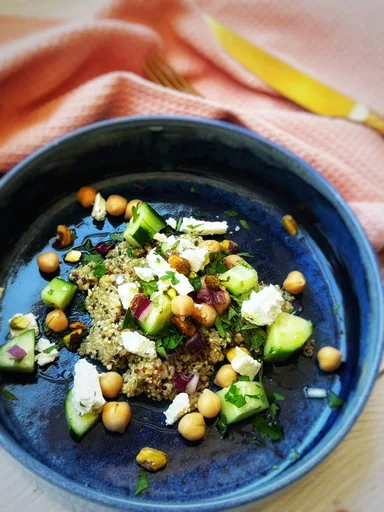 Quinoa salad with pistachio and feta