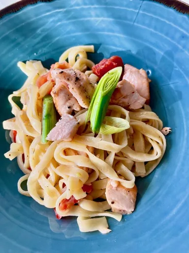 Tallarines con salmón