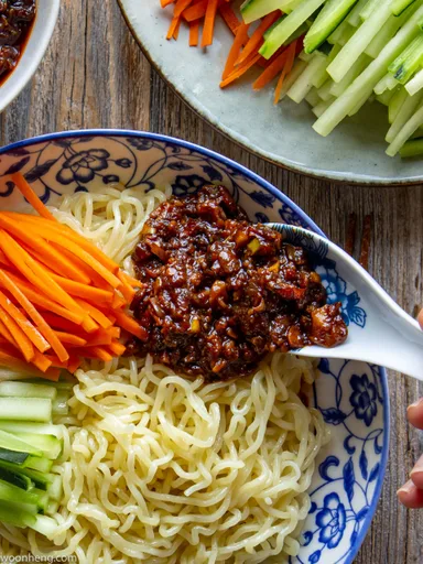 Vegan Zha Jiang Mian - 素炸酱面