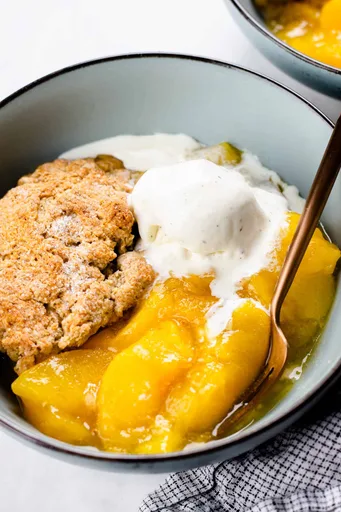 Old Fashioned Peach Cobbler