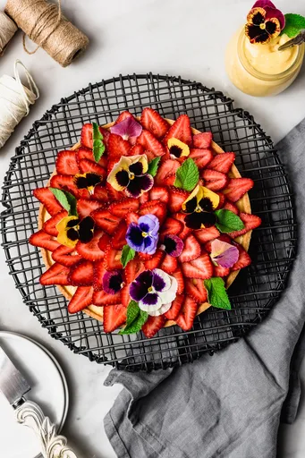 Tarta de Crema Pastelera con Fresas