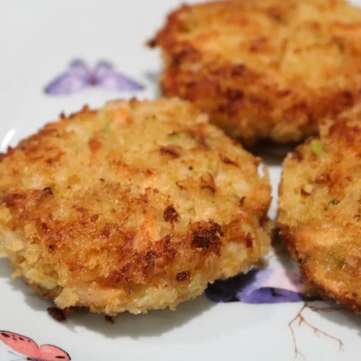 Easy Salmon cakes (salmon patties)