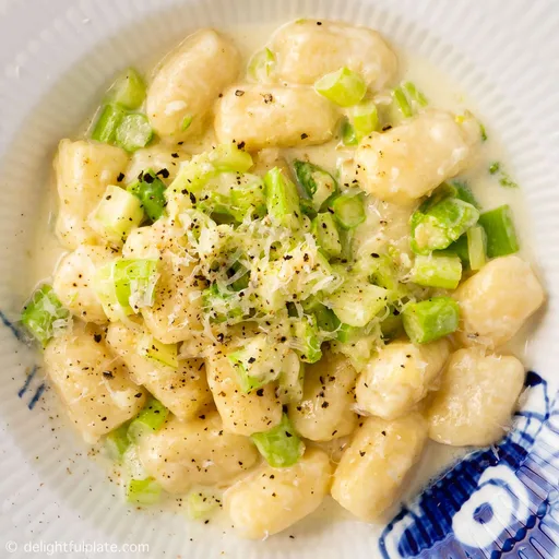 Gnocchi and Asparagus in Cream Sauce