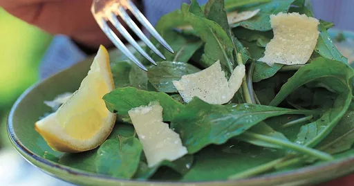 Ensalada de rúcula y parmesano