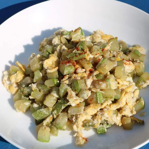 Calabacín con huevos (Kousa w bayd)