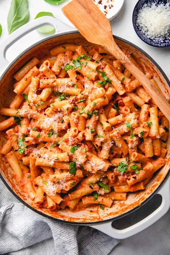 Pasta con Salsa Rosa