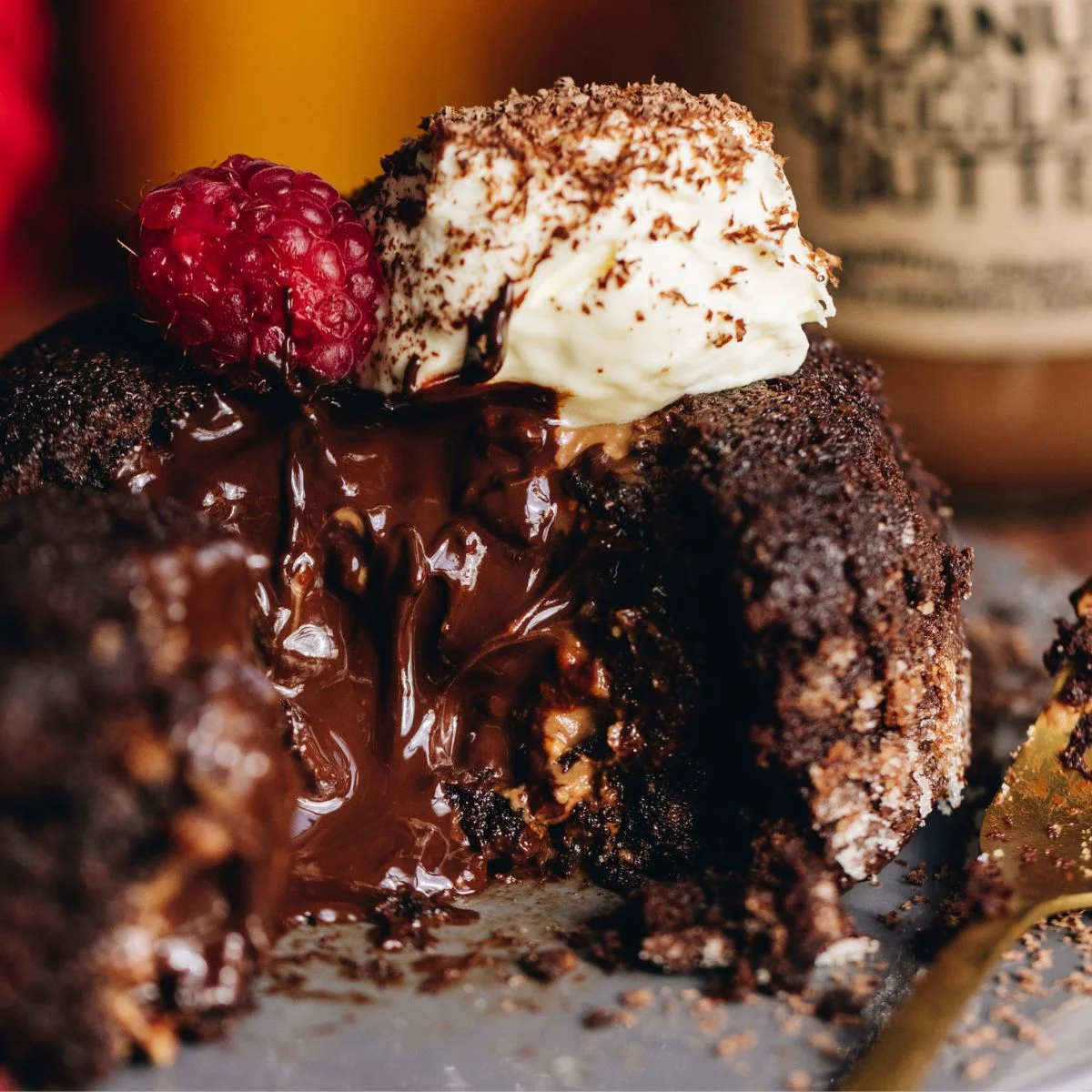 Gooey Chocolate Lava Cakes - Keke Tiakarete