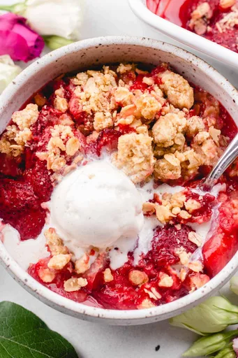 Easy Strawberry Crumble Recipe
