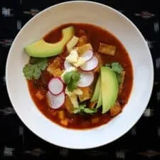 Sopa vegetariana picante de tortilla