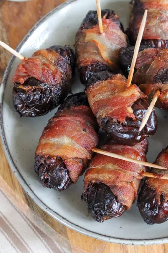 Dátiles envueltos en tocino