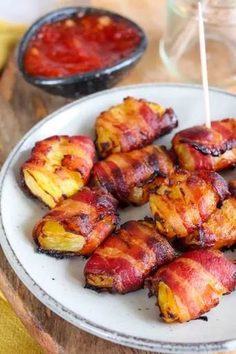 Piña envuelta en tocino