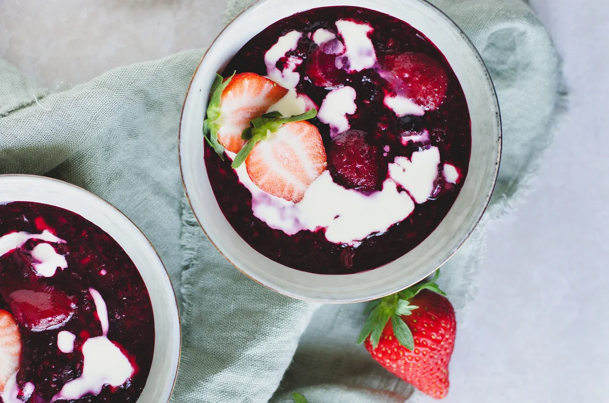 Red berry pudding with cream