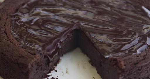 Tarta de Chocolate Decadente (¡Sin Gluten!)