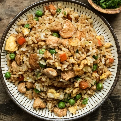 Arroz frito con pollo