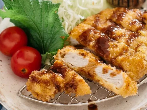 Tonkatsu (Japanese Fried Pork Cutlets) 豚カツ