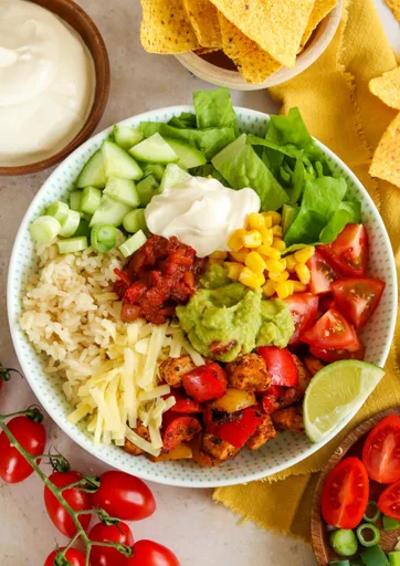 Bol de burrito con pollo fajita