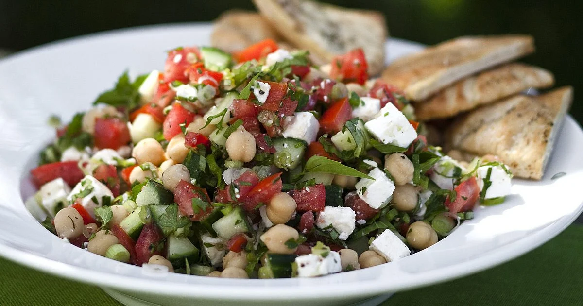 Salat aus Gemüse aus dem Nahen Osten