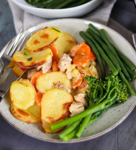 Gratinado cremoso de pollo y patata