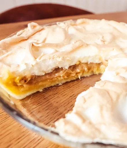 Rabarbrakake - Norwegian Rhubarb Cake with Meringue