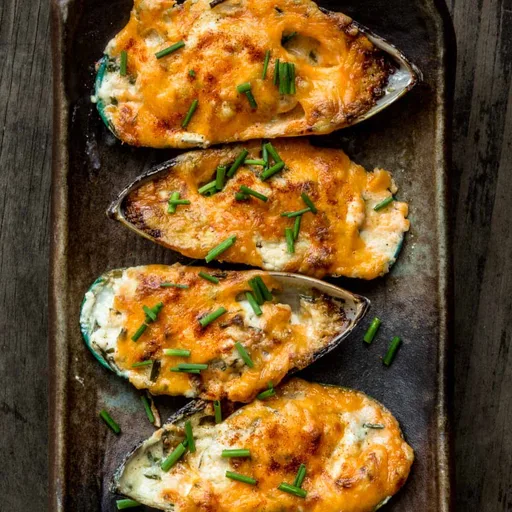 Garlic Cheese Baked Mussels