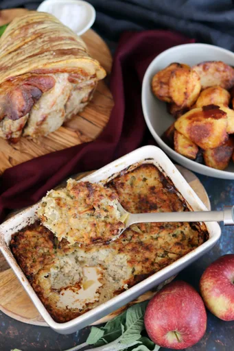 Relleno de cerdo, salvia y manzana