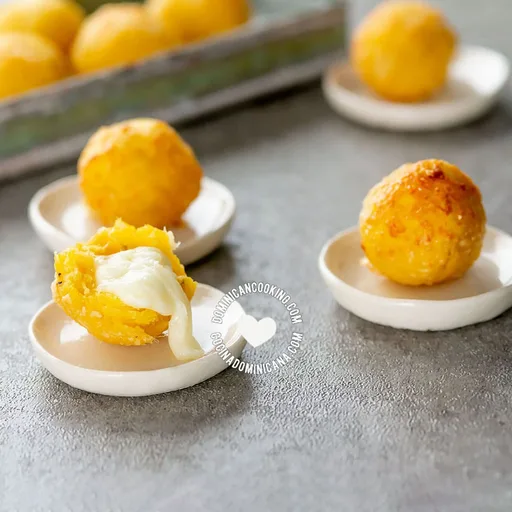 Cheese and Ripe Plantain Balls [Video+Recipe] Bolitas de Plátano Maduro