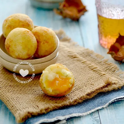 Bollitos de yuca rellenos de queso