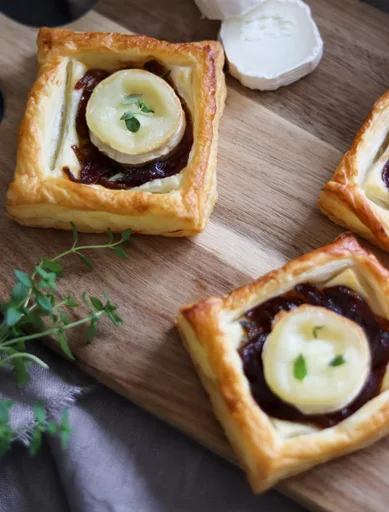 Tartas de Hojaldre con Queso de Cabra y Cebolla