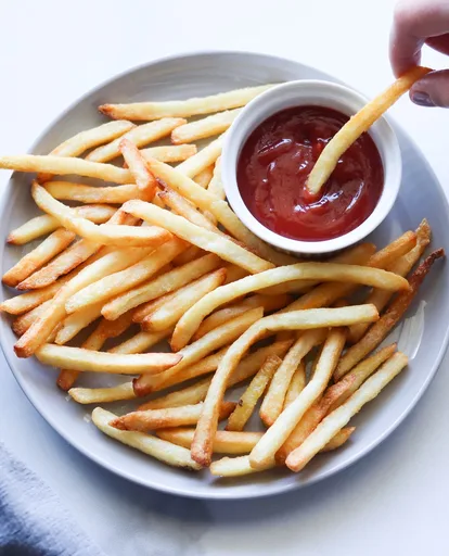Patatas fritas congeladas en freidora de aire