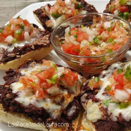 MOLLETES MEXICANOS