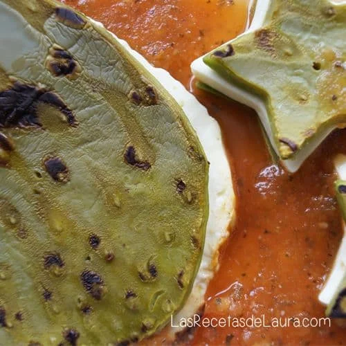 Nopales stuffed with panela cheese