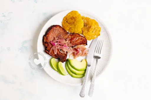Chuletas fritas dominicanas