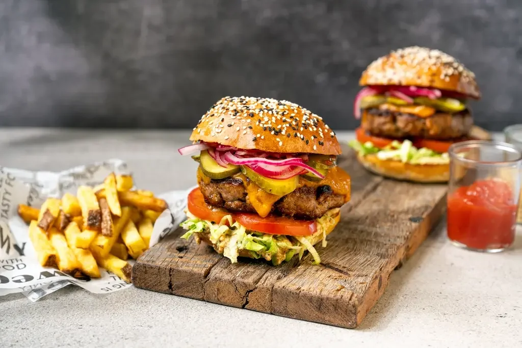 Ramon's signature cheeseburger