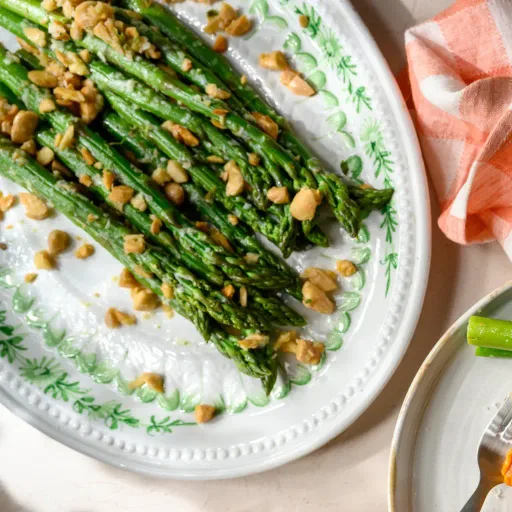 Salade van groene asperge