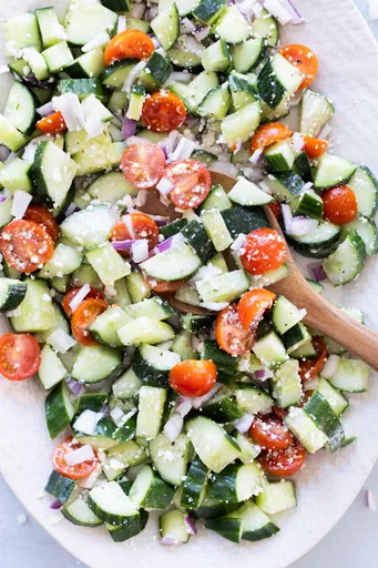 Ensalada de pepino, tomate y feta