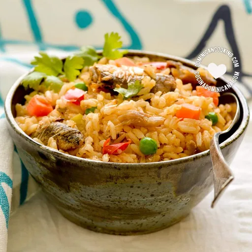 Locrio de pica-pica (arroz con sardinas picantes)