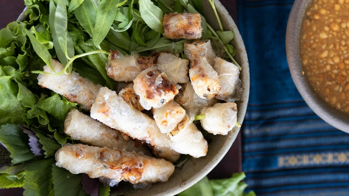 Crispy Fried Spring Rolls | Cheun Yaw Khao