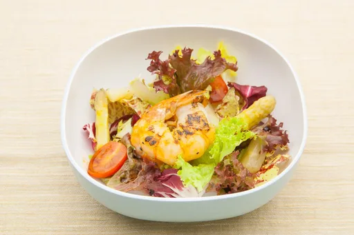Ensalada de espárragos con gambas