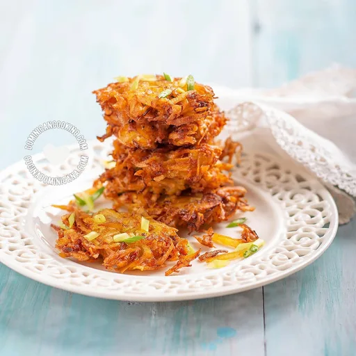 Plantain Fritters [Video+Recipe] Arañitas de Plátano