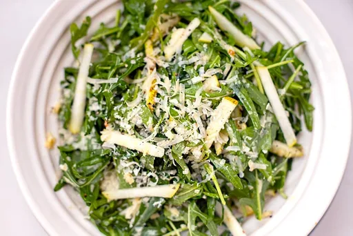 Ensalada de Rúcula con Pera y Parmesano
