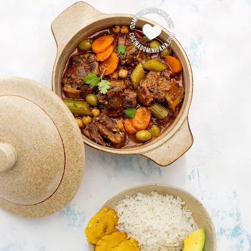 Rabo encendido o rabo guisado [Vídeo + Receta]