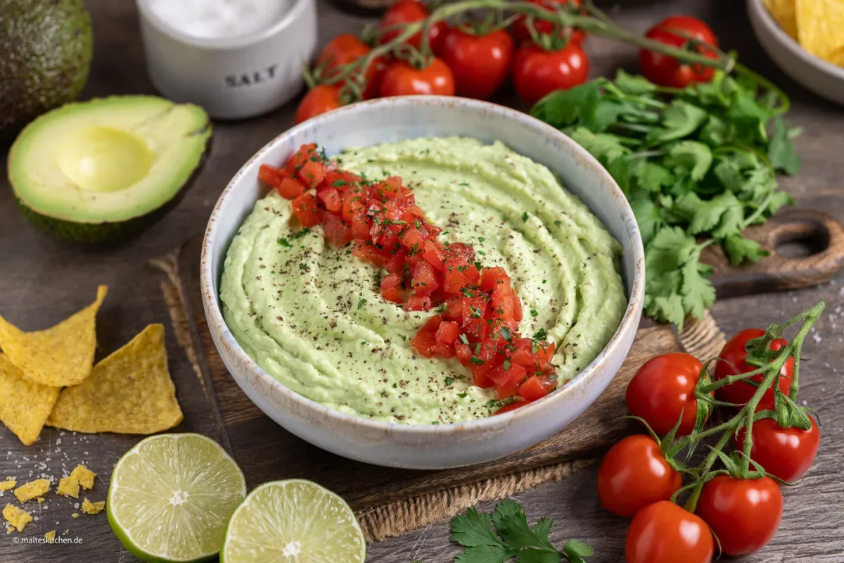 Crema de aguacate con queso fresco - dip y crema para untar cremosa
