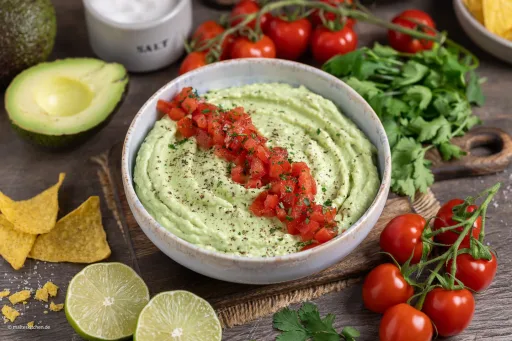 Crema de aguacate con queso fresco - dip y crema para untar cremosa