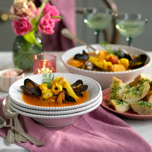Bouillabaisse med vitlöksbröd