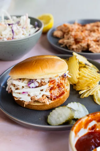 Sándwiches de pollo desmenuzado