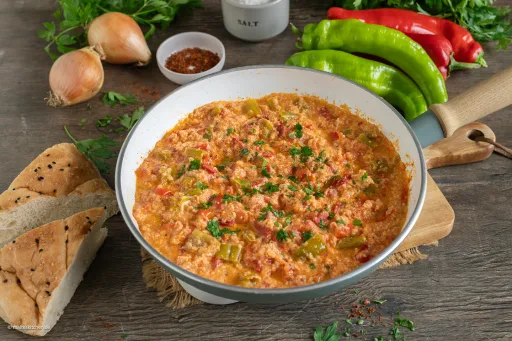 Menemen: Eiergericht – türkisch frühstücken in 35 Minuten